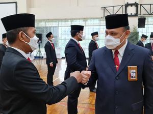 Sumpah Jabatan Penyelidik-Penyidik Lolos TWK, Firli Bahuri Titip Pesan Ini