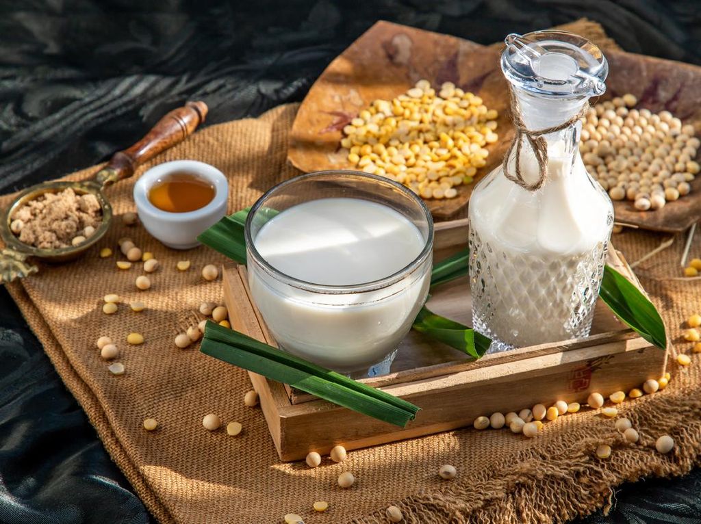 15 Manfaat Susu Kedelai serta Kandungan Nutrisi dan Efek Sampingnya