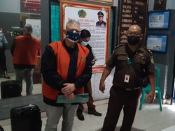 10 Tahun Buron, WN Jerman Terpidana Penipuan di Bali Serahkan Diri