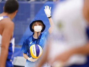 Cerita dari Balik Lensa, Prokes Para Relawan Olimpiade Tokyo 2020