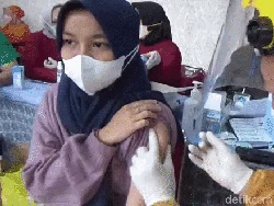 Antusias Divaksinasi, Siswa SMA Kuningan: Kangen Belajar di Kelas