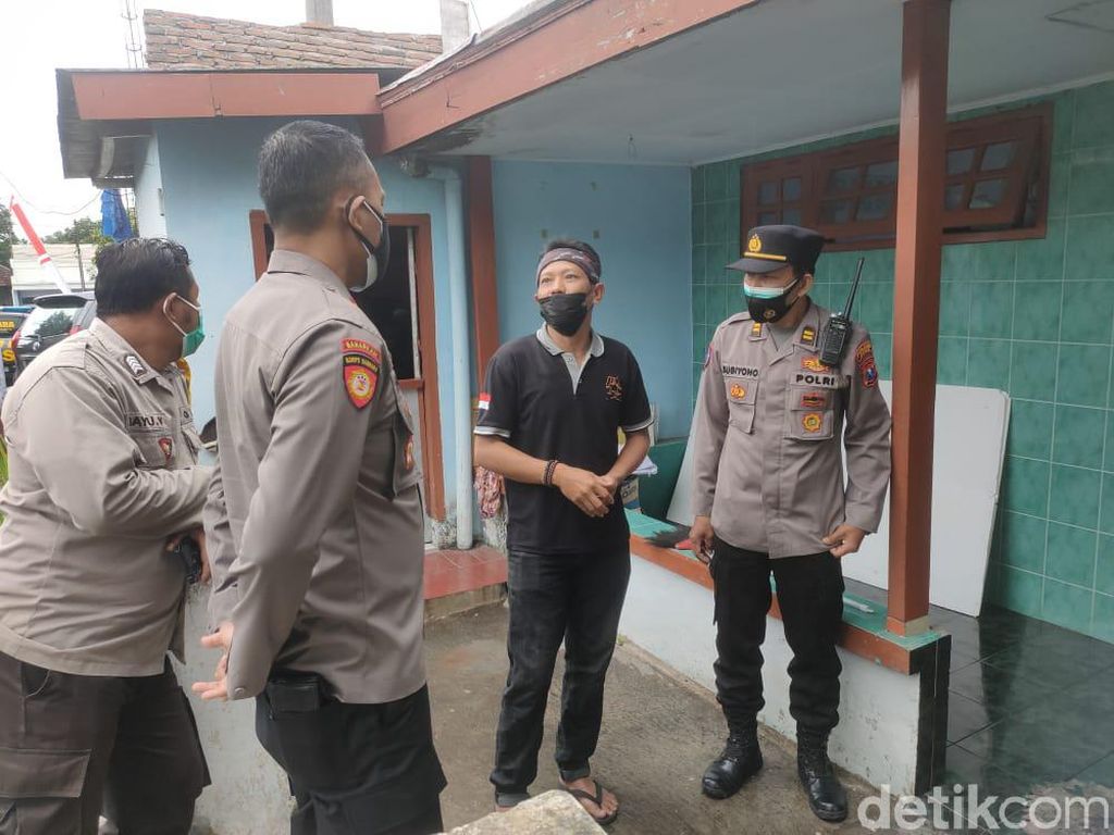 Saat Bagikan Wafer Berisi Potongan Silet, Pelaku Sempat Dikejar Warga Saat Bagikan Wafer Berisi Potongan Silet, Pelaku Sempat Dikejar Warga