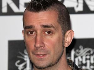 Drummer The Offspring Dipecat karena Tolak Vaksin