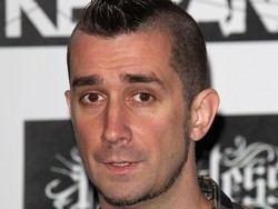 Drummer The Offspring Dipecat karena Tolak Vaksin