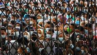 Antusias Warga Medan Rela Antre Dapat Vaksin