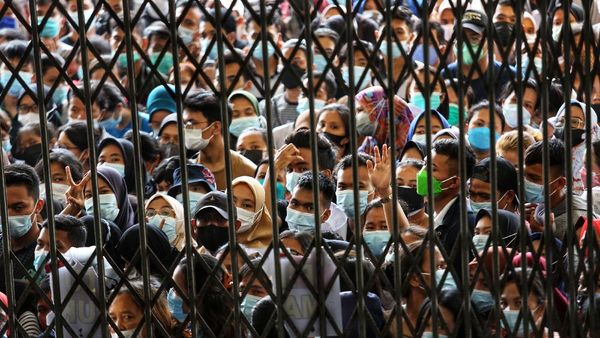 Antusias Warga Medan Rela Antre Dapat Vaksin