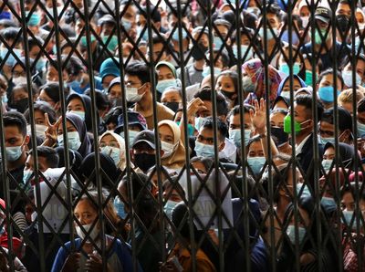 Antusias Warga Medan Rela Antre Dapat Vaksin