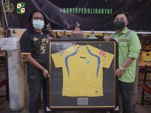 Jersey Mat Halil yang Dilelang Bonek Laku Rp 130 Juta, Akan Masuk MURI? Jersey Mat Halil yang Dilelang Bonek Laku Rp 130 Juta, Akan Masuk MURI?
