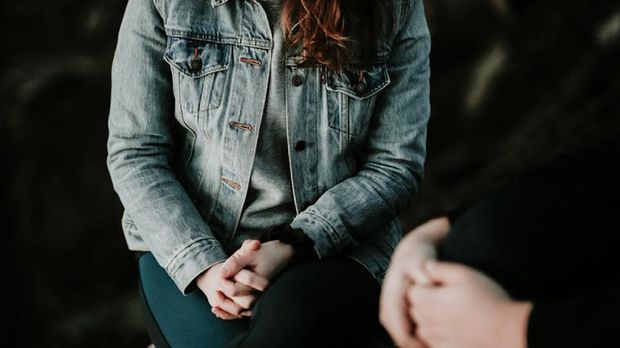 Cara menyikapi stigma negatif saat pergi terapi ke psikolog/unsplash/Priscilla Du Preez