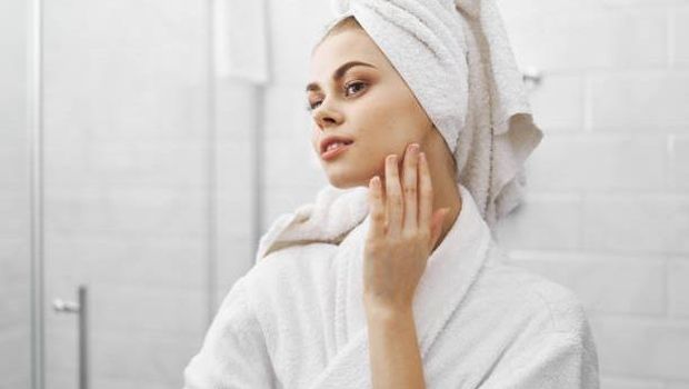 Dehidrasi memengaruhi kelembaban kulit/Foto: gettyimages.com