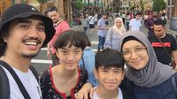 7 Momen Hangat Duta Sheila On 7 Bareng Keluarga