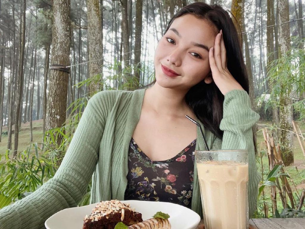 Momen Seru Glenca Chysara Ikatan Cinta Makan Pancake dan Pasta Lezat