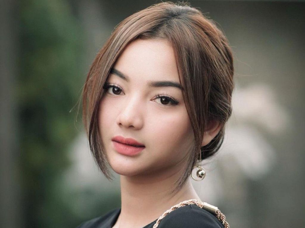 Gaya Glenca Chysara Ikatan Cinta Pamer Baby Bump yang Banjir Pujian Netizen Gaya Glenca Chysara Ikatan Cinta Pamer Baby Bump yang Banjir Pujian Netizen