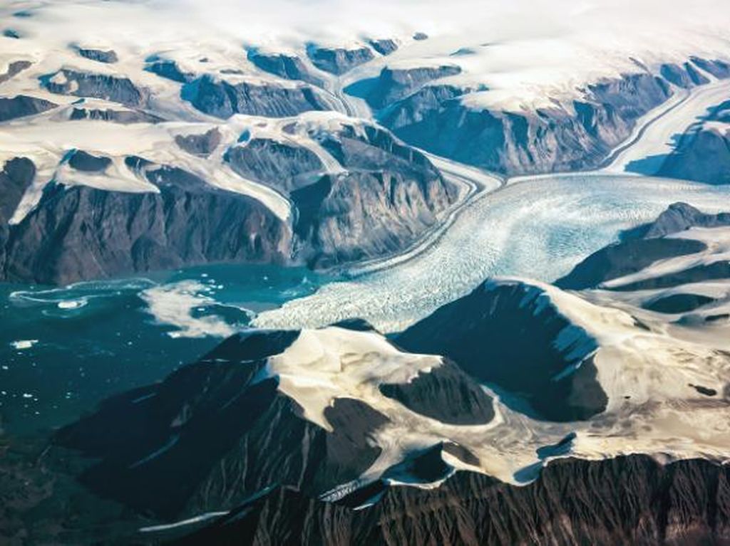 6 Struktur Rahasia Tersembunyi di Bawah Lapisan Es Greenland
