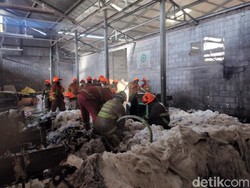 Gudang Kapas di Bandung Terbakar