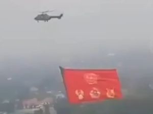 Helikopter TNI AU Latihan Terbang Bawa Bendera Raksasa, Buat 17 Agustus?