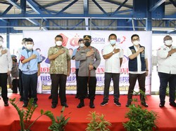 Kapolri Minta Buruh Terus Kawal Program Pemerintah Wujudkan Herd Immunity