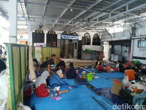 63 KK Mengungsi Akibat Kebakaran di Karet Tengsin Jakpus 63 KK Mengungsi Akibat Kebakaran di Karet Tengsin Jakpus