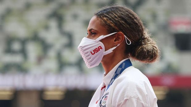 TOKYO, JAPAN - AUGUST 01: Gold medalist Robert Finke of Team United States poses in the podium of Men's 1500m Freestyle on day nine of the Tokyo 2020 Olympic Games at Tokyo Aquatics Centre on August 01, 2021 in Tokyo, Japan. (Photo by Maddie Meyer/Getty Images)
