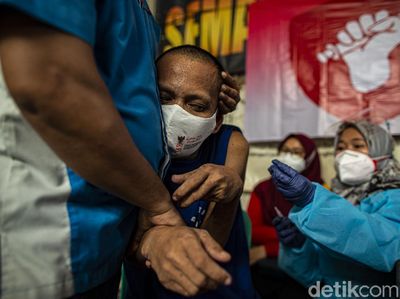 Potret Pasien Gangguan Jiwa Divaksinasi di Bekasi