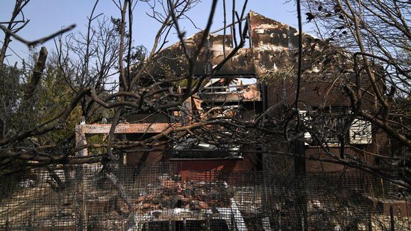 Pemukiman Warga Ludes Terbakar Gegara Kebakaran Hutan Yunani