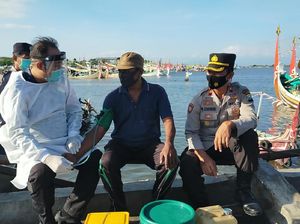Polisi Banyuwangi Gencar Vaksinasi Nelayan dan Petani