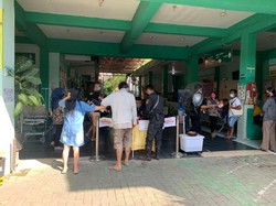 Peserta Vaksinasi di Puskesmas Balongsari Surabaya Protes soal Nomor Antrean