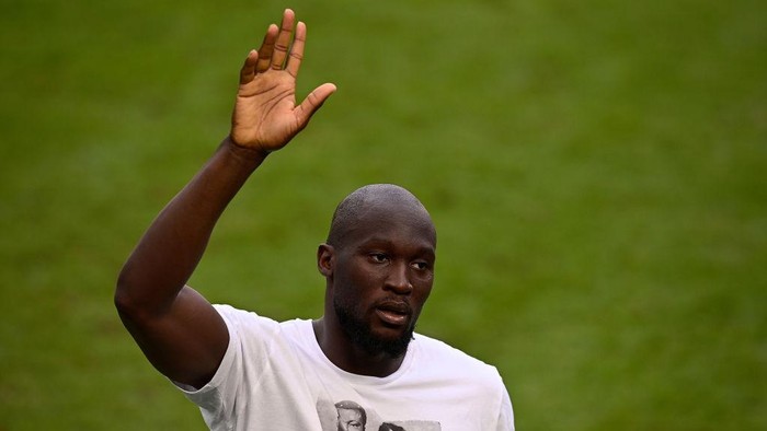 MILAN, ITALY - MAY 23: Romelu Lukaku of FC Internazionale celebrates after the Serie A match between FC Internazionale Milano and Udinese Calcio at Stadio Giuseppe Meazza on May 23, 2021 in Milan, Italy. Sporting stadiums around Italy remain under strict restrictions due to the Coronavirus Pandemic as Government social distancing laws prohibit fans inside venues resulting in games being played behind closed doors (Photo by Mattia Ozbot/Getty Images)