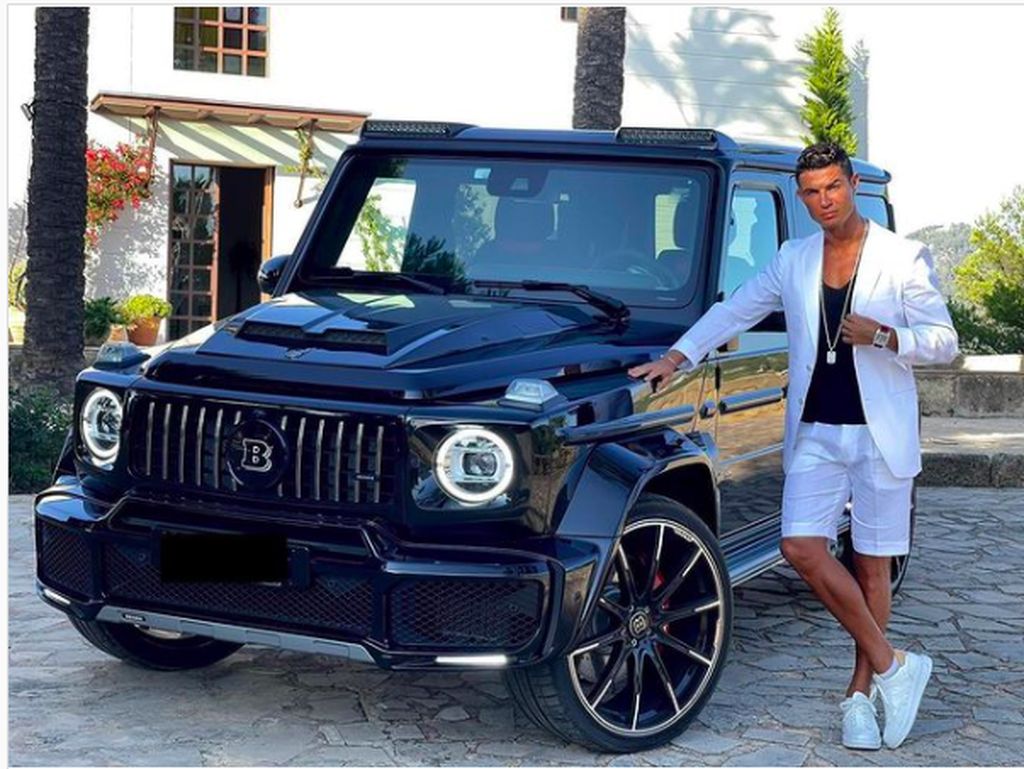 Mobil Super Mewah Terbaru Ronaldo, Kado Ultah dari Pacar Seharga Rp 10 M