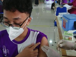 Puluhan Pelajar di Tulungagung Mundur dari Program Vaksinasi COVID-19 Puluhan Pelajar di Tulungagung Mundur dari Program Vaksinasi COVID-19
