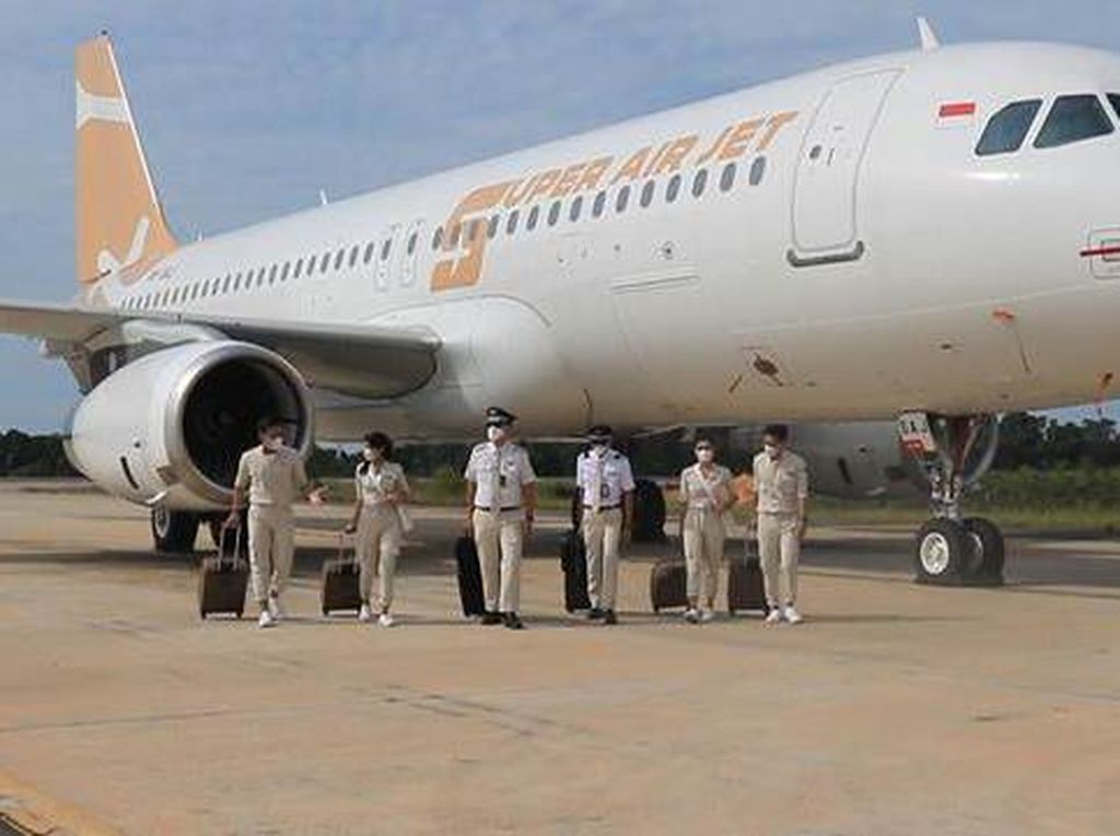 Terpopuler: Penumpang Semprot Super Air Jet karena Pesawatnya Balik Kanan Terpopuler: Penumpang Semprot Super Air Jet karena Pesawatnya Balik Kanan