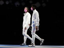 Makna Mendalam di Balik Masker Pink Pemain Anggar AS di Olimpiade