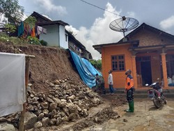 Curah Hujan Tinggi di Trenggalek Sebabkan Longsor di Dua Titik
