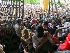 Warga Berdesakan demi Vaksin Corona, Anggota DPRD Sumut Kritik Penyelenggara