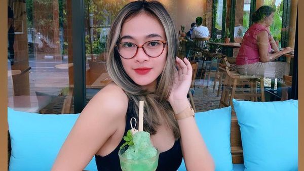 Gaya Cantik 3 Aspri Hotman Paris yang Doyan Ngopi dan Ngemil Donat