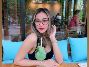 Gaya Cantik 3 Aspri Hotman Paris yang Doyan Ngopi dan Ngemil Donat Gaya Cantik 3 Aspri Hotman Paris yang Doyan Ngopi dan Ngemil Donat