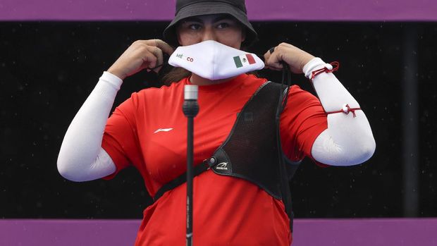 TOKYO, JAPAN - JULY 31: Bronze medalist Elina Svitolina of Team Ukraine looks on from the podium during the medal ceremony after the Women's Singles Gold Medal match on day eight of the Tokyo 2020 Olympic Games at Ariake Tennis Park on July 31, 2021 in Tokyo, Japan. (Photo by Naomi Baker/Getty Images)