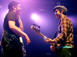 Fall Out Boy Batal Tampil di Hella Maga Tour karena Positif Corona