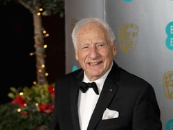 Aktor Mel Brooks Tulis Memoar soal Karier 7 Dekade