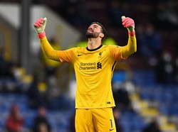 Liverpool Vs Arsenal: Siapa Lebih Kuat, Alisson atau Ramsdale?