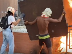 Bentrokan Pecah Saat Aksi Peringatan Satu Tahun Ledakan Beirut