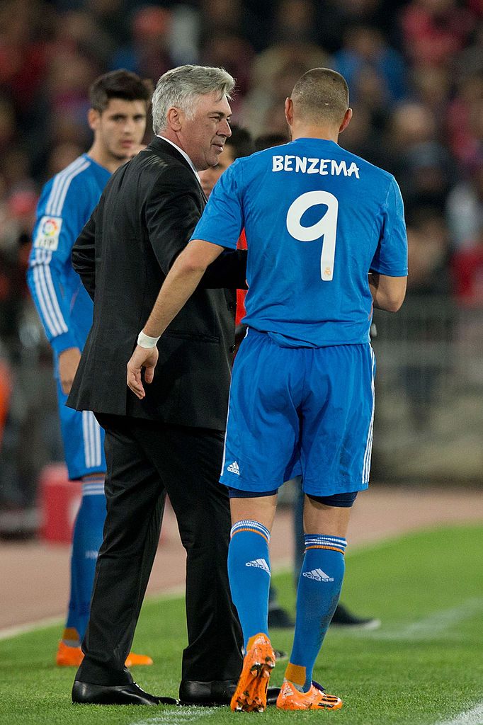 ALMERIA, SPAIN - NOVEMBER 23: Karim Benzema of Real Madrid CF celebrates scoring their second goal with his head coach Carlo Ancelotti before being replaced by Alvaro B. Morata (L) during the La Liga match between UD Almeria and Real Madrid CF at Estadio de Los Juegos Mediterraneos on November 23, 2013 in Almeria, Spain.  (Photo by Gonzalo Arroyo Moreno/Getty Images)
