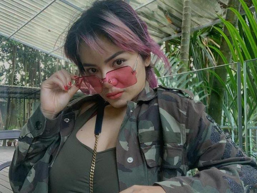 Cara Dinar Candy Lepas Stres Usai Diciduk Polisi Cara Dinar Candy Lepas Stres Usai Diciduk Polisi