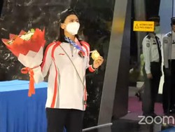 Momen Kedatangan Greysia/Apriyani dkk di Tanah Air