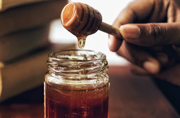 Honey / foto: unsplash.com/Arwin Neil Baichoo