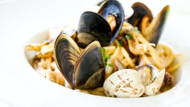 Penderita tiroid perlu menghindari ikan dan kerang.