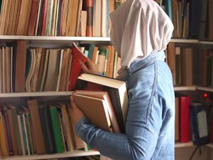 Apa Itu Historiografi Nasional? Ini Ciri-ciri, Kelebihan, Kekurangan, dan Contohnya Apa Itu Historiografi Nasional? Ini Ciri-ciri, Kelebihan, Kekurangan, dan Contohnya