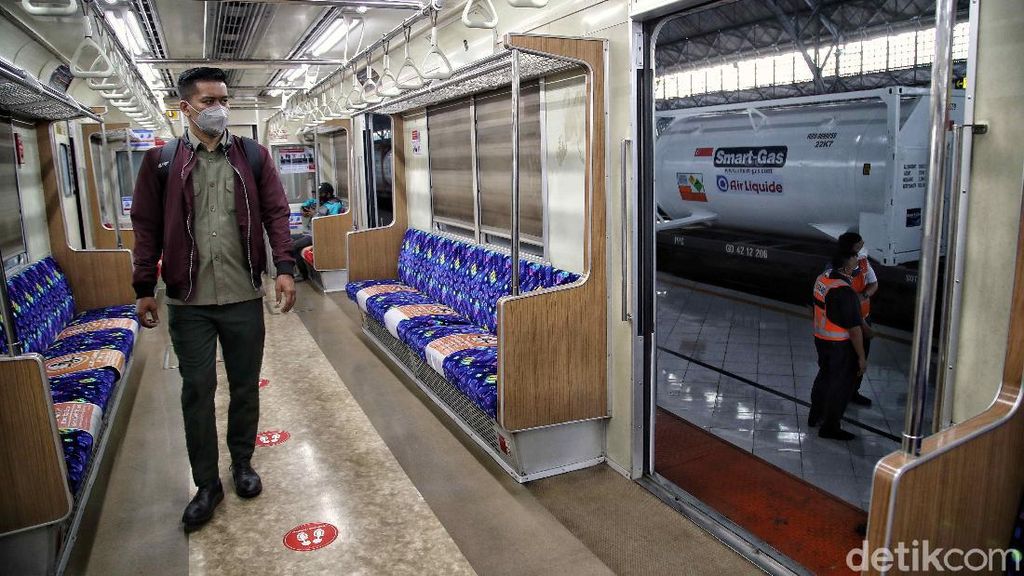 KAI Distribusikan Bantuan Oksigen dari Singapura ke Surabaya KAI Distribusikan Bantuan Oksigen dari Singapura ke Surabaya