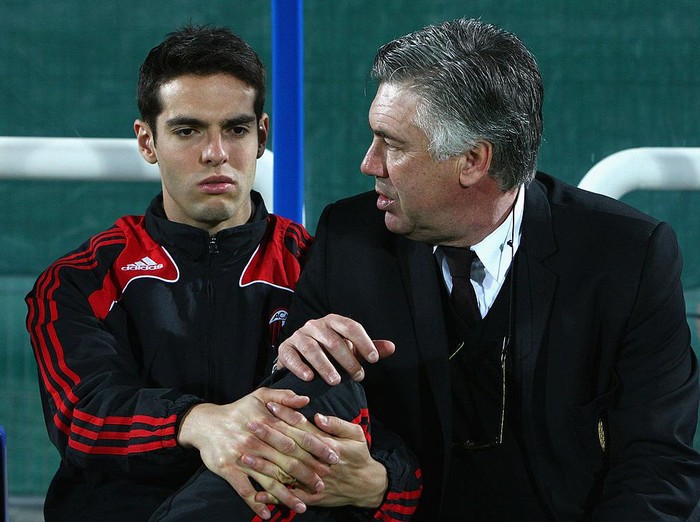 DUBAI, UNITED ARAB EMIRATES - JANUARY 06:  Kaka (L) of AC Milan speaks with Carlo Ancelotti (R), manager of AC Milan before the Dubai Football Challenge match between AC Milan and Hamburger SV at The Emirates Sevens Stadium on January 6, 2009 in Dubai, United Arab Emirates.  (Photo by Ryan Pierse/Getty Images)
