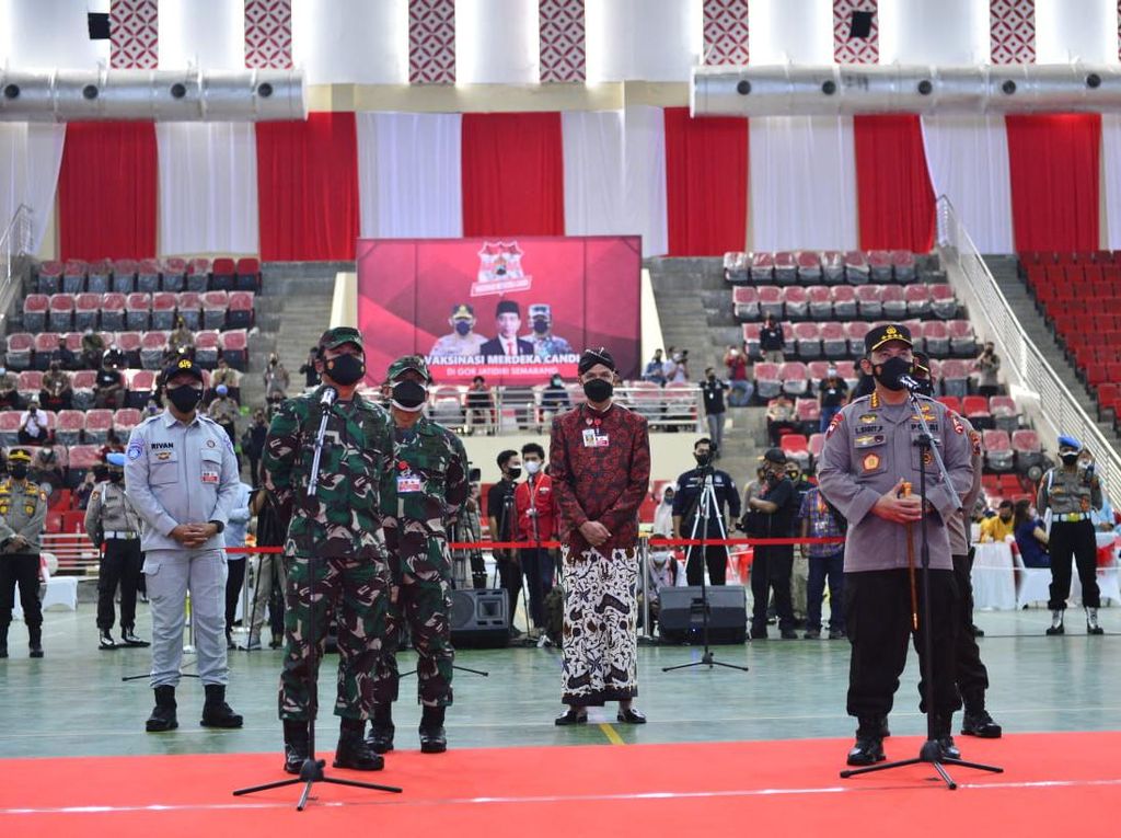 Kapolri Ingin HUT ke-76 RI Jadi Momentum Percepat Vaksinasi Kapolri Ingin HUT ke-76 RI Jadi Momentum Percepat Vaksinasi